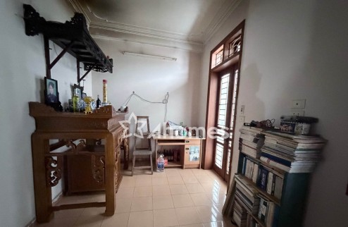 Bán gấp! Bán nhà Lê Quang Đạo, nhà đẹp, lô góc ngõ thông, khu vực dân trí cao, 35m2, giá 9,55 tỷ.