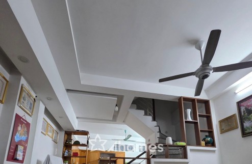 Bán gấp! Chủ cần bán gấp nhà Mỹ Đình, ba bước ra phố, trường học, bến xe, 40m2 nhỉnh 8tỷ