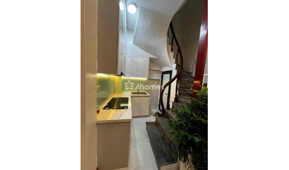 Chỉ nhỉnh 8 tỷ sở hữu nhà 5 tầng phố Lê Thanh Nghị