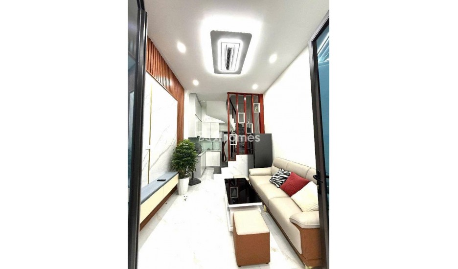 Chỉ nhỉnh 8 tỷ sở hữu nhà 5 tầng phố Lê Thanh Nghị