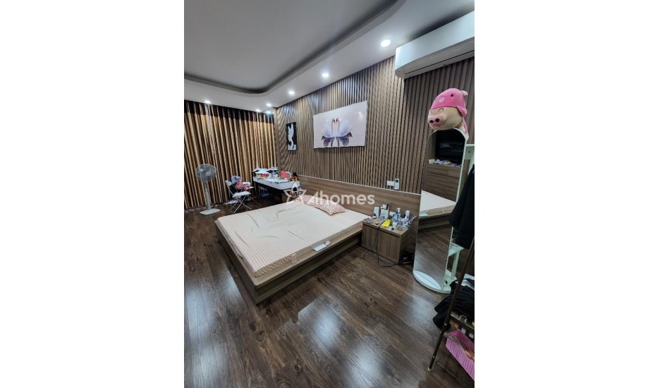 Sát mặt phố Tam Trinh, đường 10m, vỉa hè, mặt tiền 5m