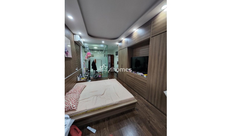 Sát mặt phố Tam Trinh, đường 10m, vỉa hè, mặt tiền 5m