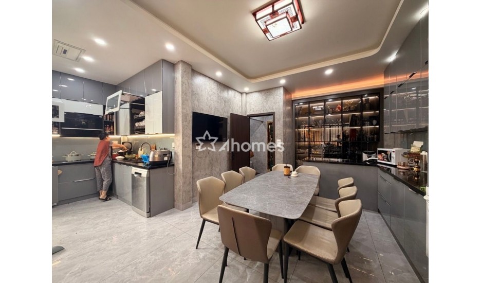 Nhỉnh 7 tỷ sở hữu nhà phố Hoàng Mai 5 tầng 3 bước ra oto tránh