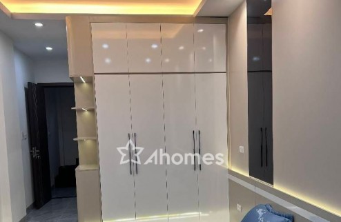 Bán gấp! Bán nhà Mỹ Đình, ba bước ra phố trung tâm sầm uất, 35m2, 10.x tỷ