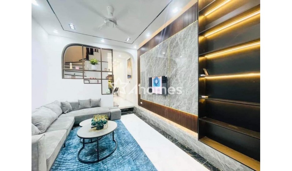 Bán nhà Thịnh Quang - 45m2 - Ngõ nông - Gần phố - Cách ô tô 30m - Ba gác đỗ cửa